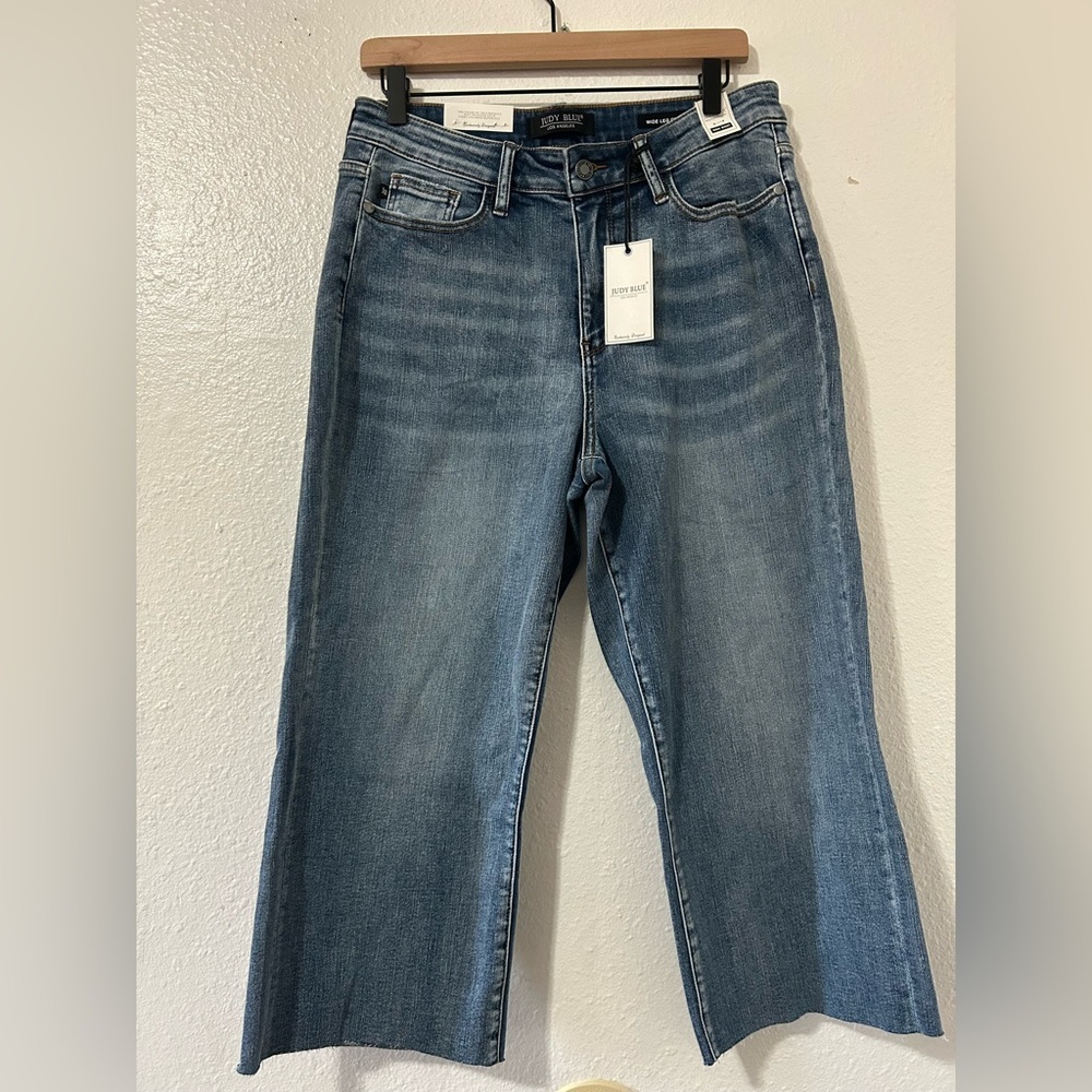 JudyBlue wide leg crop high waist mid blue jeans size 30 - Picture 2 of 6